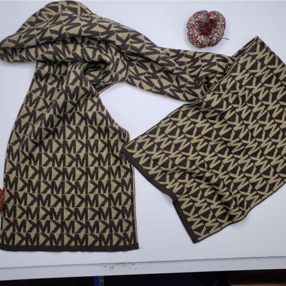 Michael Kors Scarf - Picture 4 of 4
